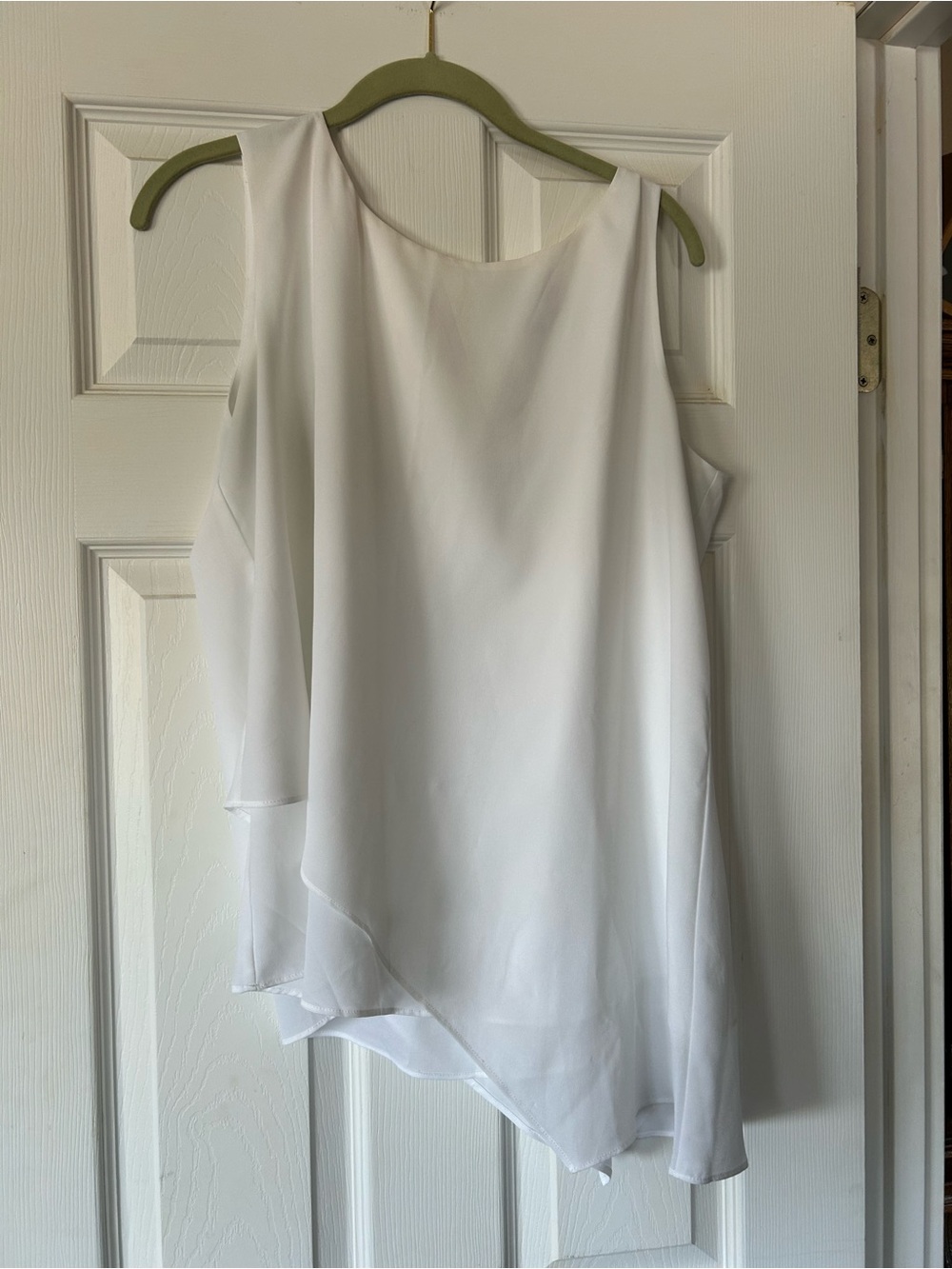 Bisou Bisou White Layered Sleeveless Chiffon Top